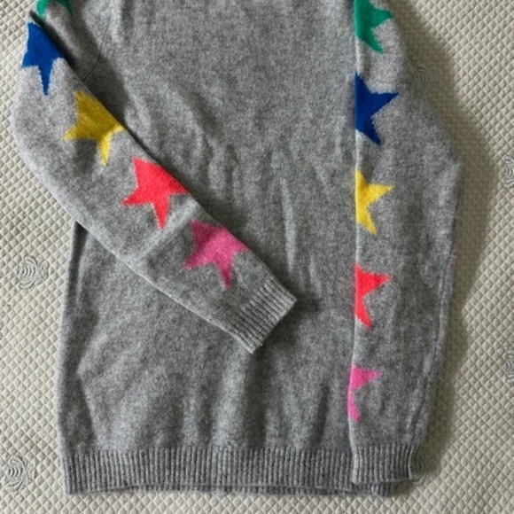 Aqua Girls Cashmere Crewneck long sleeve Sweater, Grey with Stars, Size S - Picture 4 of 4